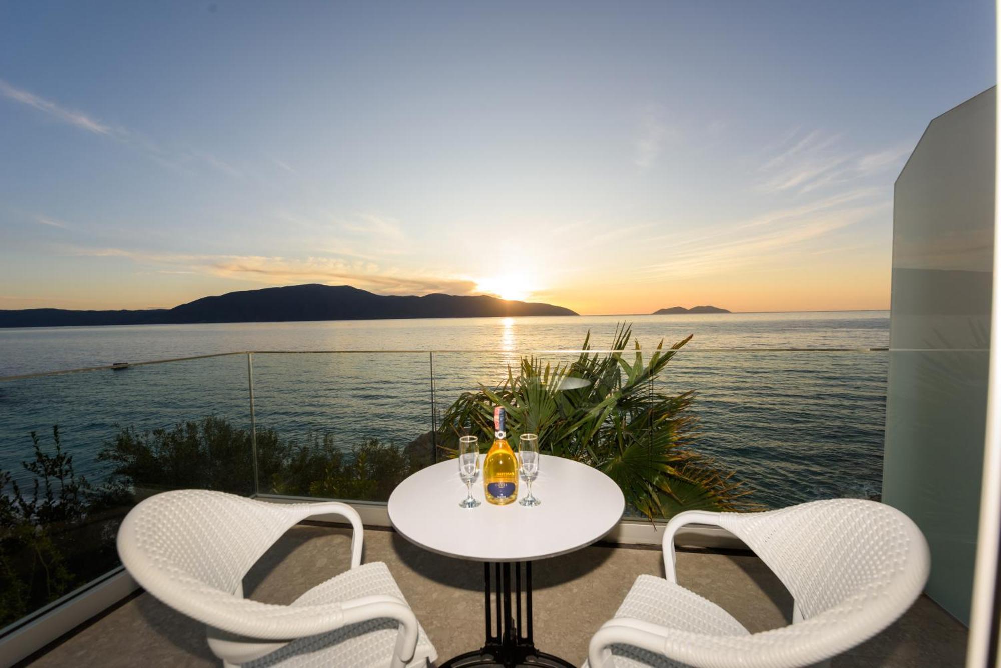 Hotel Nimfa Kanine Esterno foto