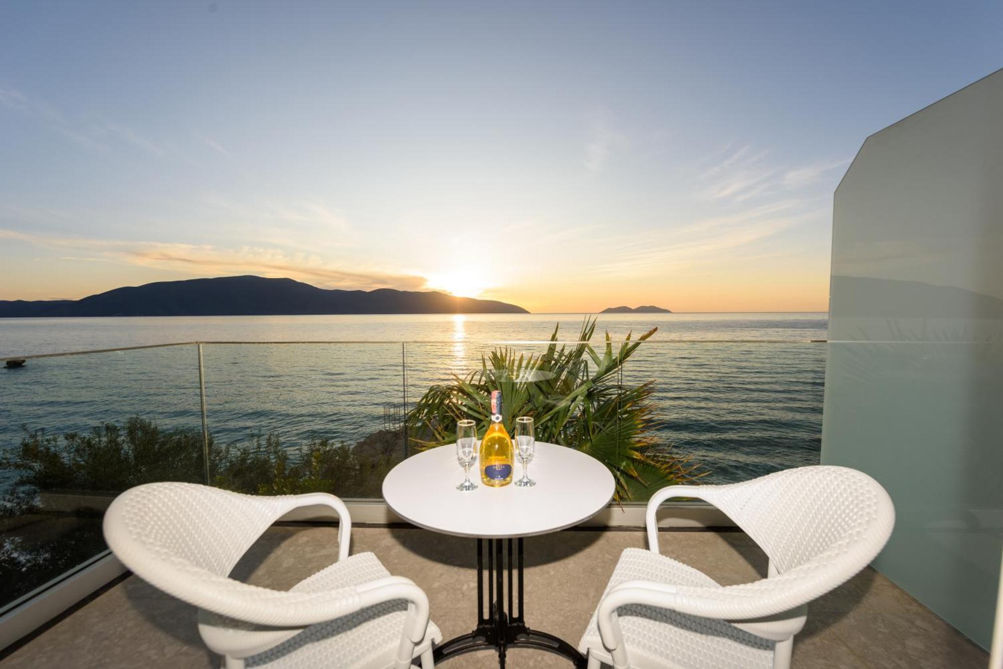 Hotel Nimfa Kanine Esterno foto